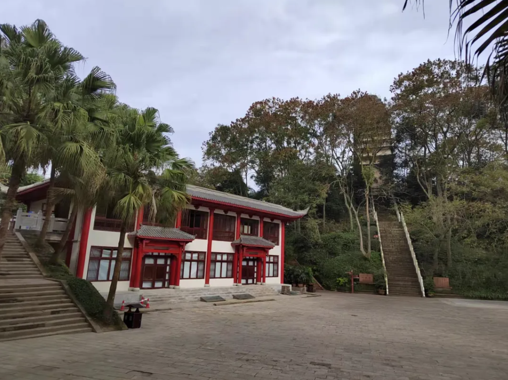 (集鳳樓與靈寶塔遙相呼應(yīng)) (集鳳樓與靈寶塔遙相呼應(yīng))