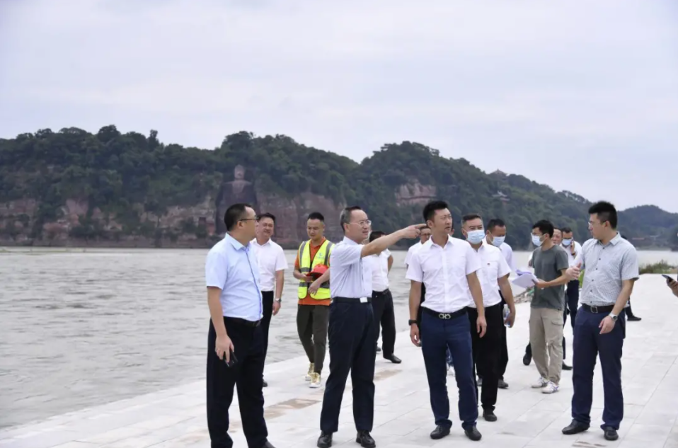 (周倫斌一行對項目工地進行實地調(diào)研) (周倫斌一行對項目工地進行實地調(diào)研)