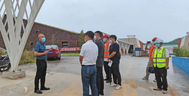 調(diào)研墓館項(xiàng)目現(xiàn)場(chǎng) 調(diào)研墓館項(xiàng)目現(xiàn)場(chǎng)