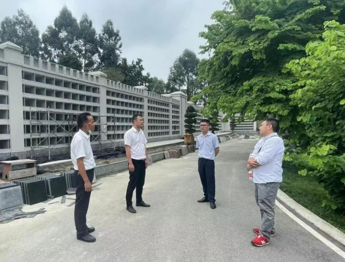 樂山市民政局黨組成員、副局長廖宇實地調(diào)研現(xiàn)場 樂山市民政局黨組成員、副局長廖宇實地調(diào)研現(xiàn)場